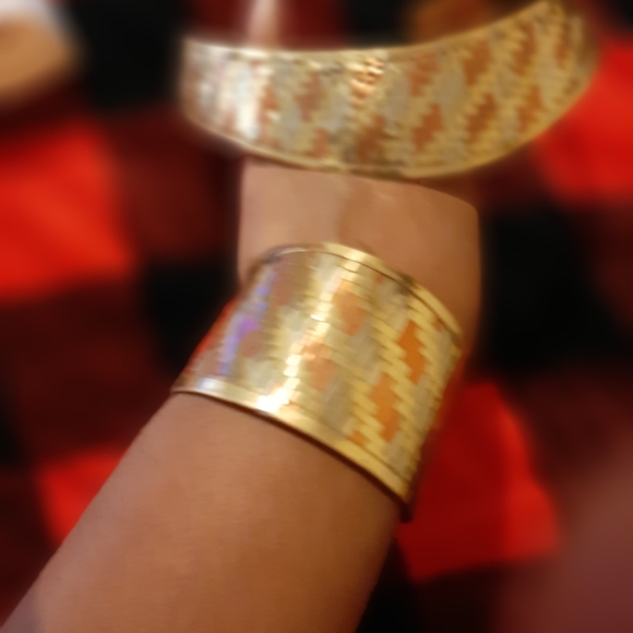 Chocker & Bracelet - Picture 2 of 9